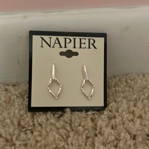 ⭐️3/$15⭐️ NWT Silver Drop Earrings
